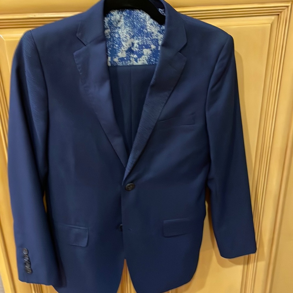 Boys suit size 16